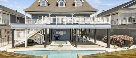 Four Suns Cove is located on the oceanfront & offers a sparkling pool & hot tub.