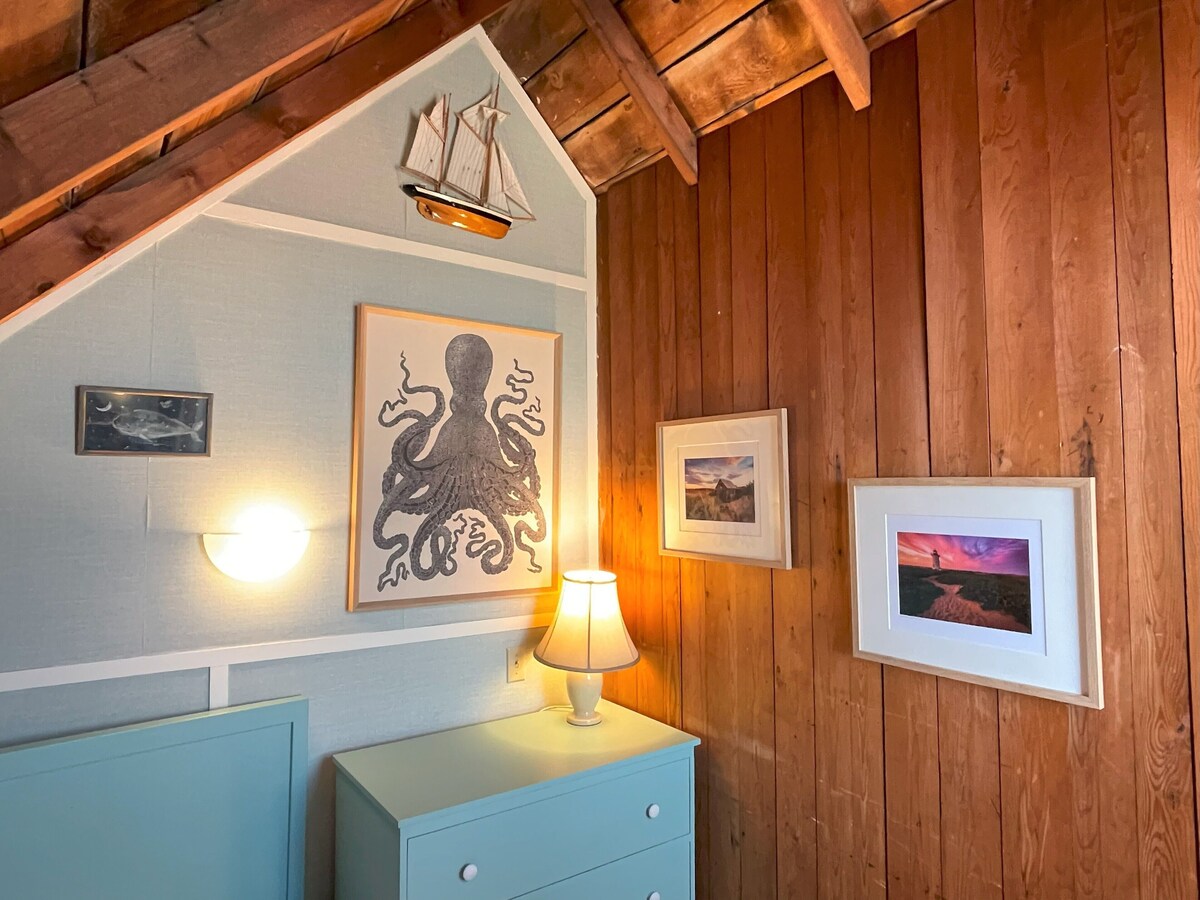 Cottage #11 – Spectacular views of Cape Cod Bay on a private association beach!
