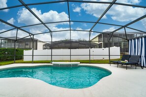 Pool with spray water feature and side privacy