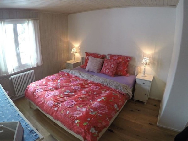 Gebäude, Komfort, Holz, Fenster, Textil, Fussboden, Lampe, Bettrahmen, Kissen, Interior Design