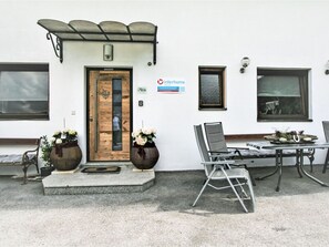 Plante, Pot De Fleur, Fenêtre, Fleur, Bâtiment, Plante D'Appartement, Design Intérieur, Table, Porte, Sol