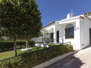 Plante, Propriété, Arbuste, Immobilier, Maison, Zone Résidentielle, Porte, Domicile, Ombre, Haie