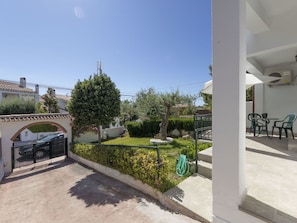 Propriété, Immobilier, Zone Résidentielle, Ombre, Jardin, Mobilier De Jardin, Cour, Béton, Allée, Design Urbain