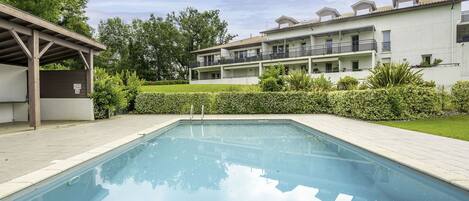 Water, Plant, Cloud, Sky, Daytime, Property, Swimming Pool, Azure, Tree, Building