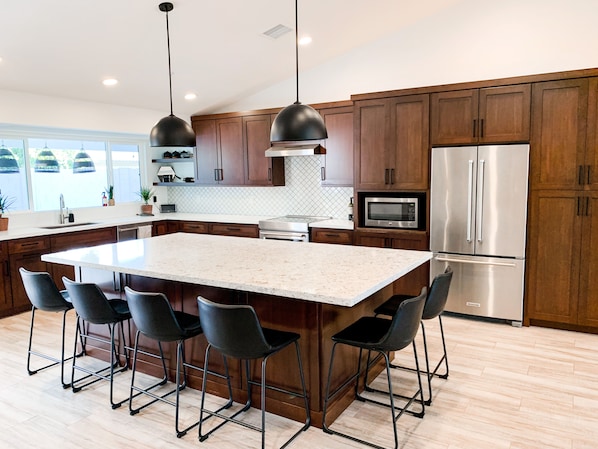 Huge Kitchen + Open Concept + Quartz Countertops