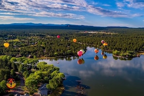 Enjoy the best views of the Annual White Mountain Hot Air Balloon Festival!