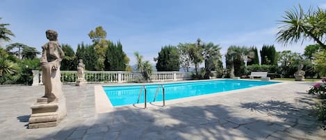 Piscina condivisa