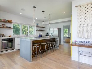 Breakfast Bar for 5 | Concrete Countertops 