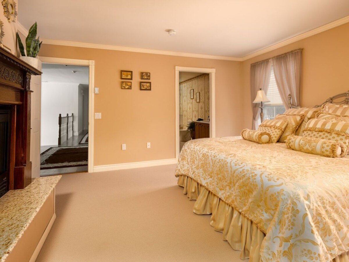 6 bed 7 Bath VT retreat – rent a former B&B Greybourne House, Manchester VT