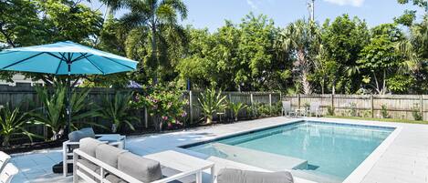 New pool with fountain 