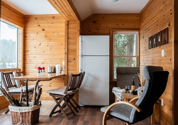 Lakeview Cottage Main Room