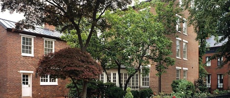 View of side garden and driveway, with parking for up to 5 cars.