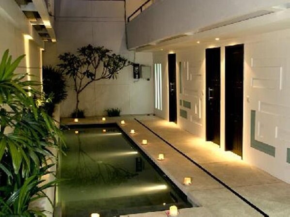 Nice 8 BR at Legian Near Beach