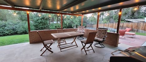 Covered patio w/yard and firepit