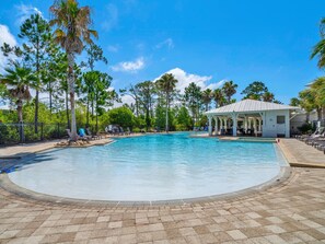 Gorgeous, huge zero-entry pool.