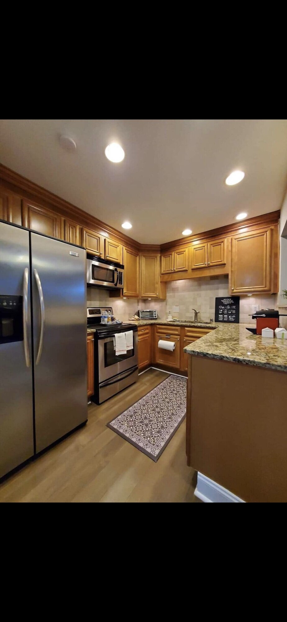 Townhome in gated community nearby a lot of attraction shopping and restaurants