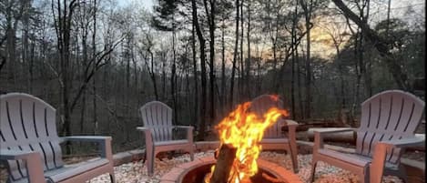 Enjoy the Sunset and gaze the stars with family and friends at the fire #cabin