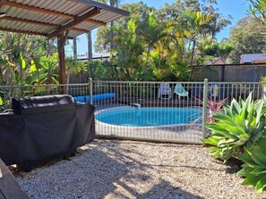 Why cook inside when you can cook outside and talk to those in the pool.