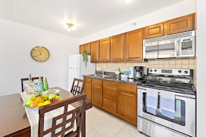 Fully equipped kitchen perfect for your culinary needs!