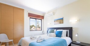 Double bedroom with air conditioning 