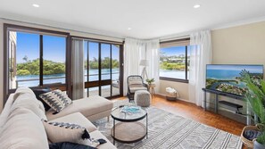 Watersedge | Living room | Smart TV