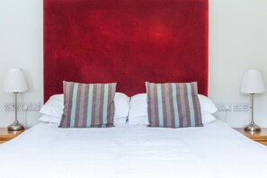 King Size Bed (5 Foot)