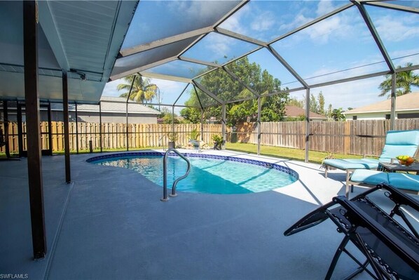 A perfect mix of sun and shade in the lanai!