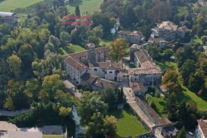 Castle complex and gardens