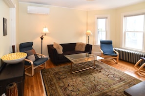 Comfortable living room with lots of light, A.C. and 43" Roku TV