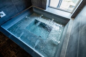 Hot Tub / whirlpool bath (Indoor)