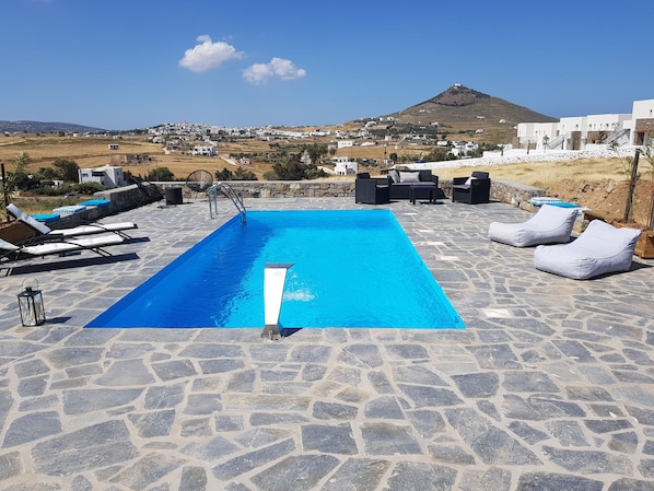 3 Villas with 3 private pools & Jacuzzi:
Villa Emily