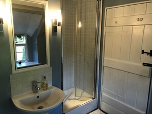 Private bathroom for Blue  Room