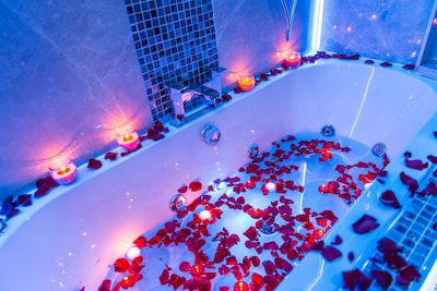 Aphrodite Suites - The Love Nest Jacuzzi Suite