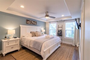 Cozy Master Suite, fresh duvet cover, smart TV