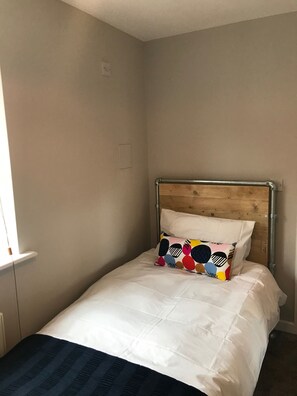 Twin room single bed