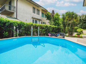 L'Eau, Plante, Bâtiment, Propriété, Jour, Nuage, Fenêtre, Piscine, Ciel, Bleu Azur