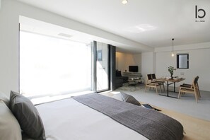 other side of bedroom