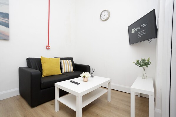 Living Room / Lounge