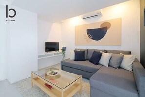 living roModern Style Living Spaceom