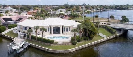 5 bedroom 3 bath Direct Gulf Access home, Villa STUNNING VIEW