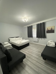 Budget Comfortable Studio In City Center for 4 PPL