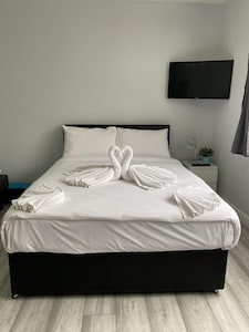 Budget Comfortable Studio In City Center for 4 PPL