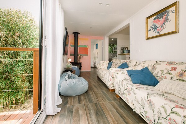 Orchard Cottage for the best indoor-outdoor country lifestyle near the beach