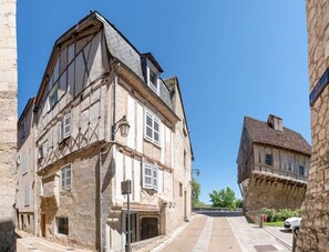 Dans une bâtisse à colombage du XIVe sècle