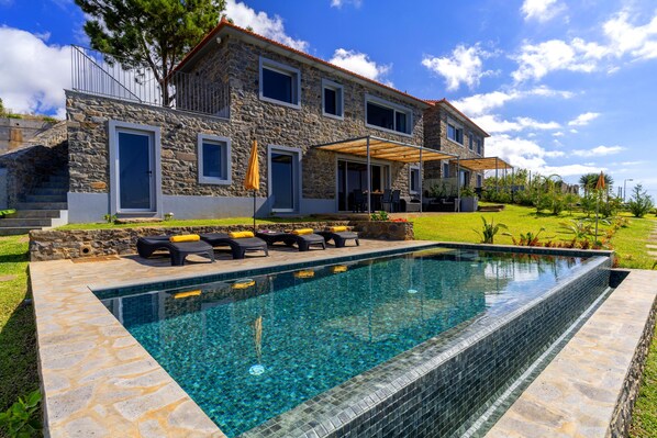 Villa Flora overview (1)