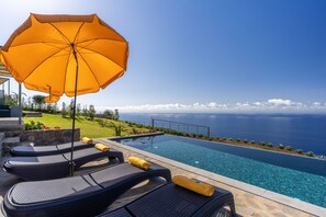 Superb views of the pool and ocean