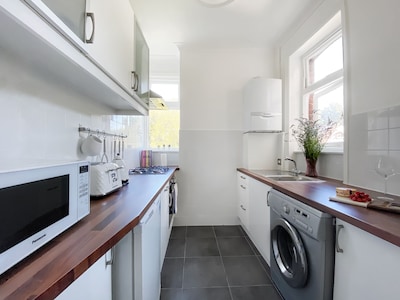 Modern, Victorian 4 Bed Spacious Flat Forest Hill