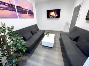 Living Room / Lounge