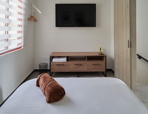 Bedroom 2 with tv and cable