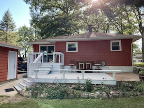 Back deck with bar for entertaining